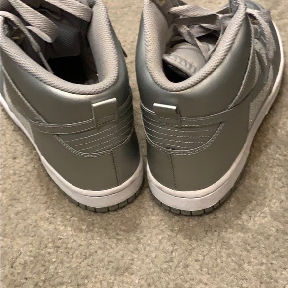 Sneakers - Picture 4 of 5